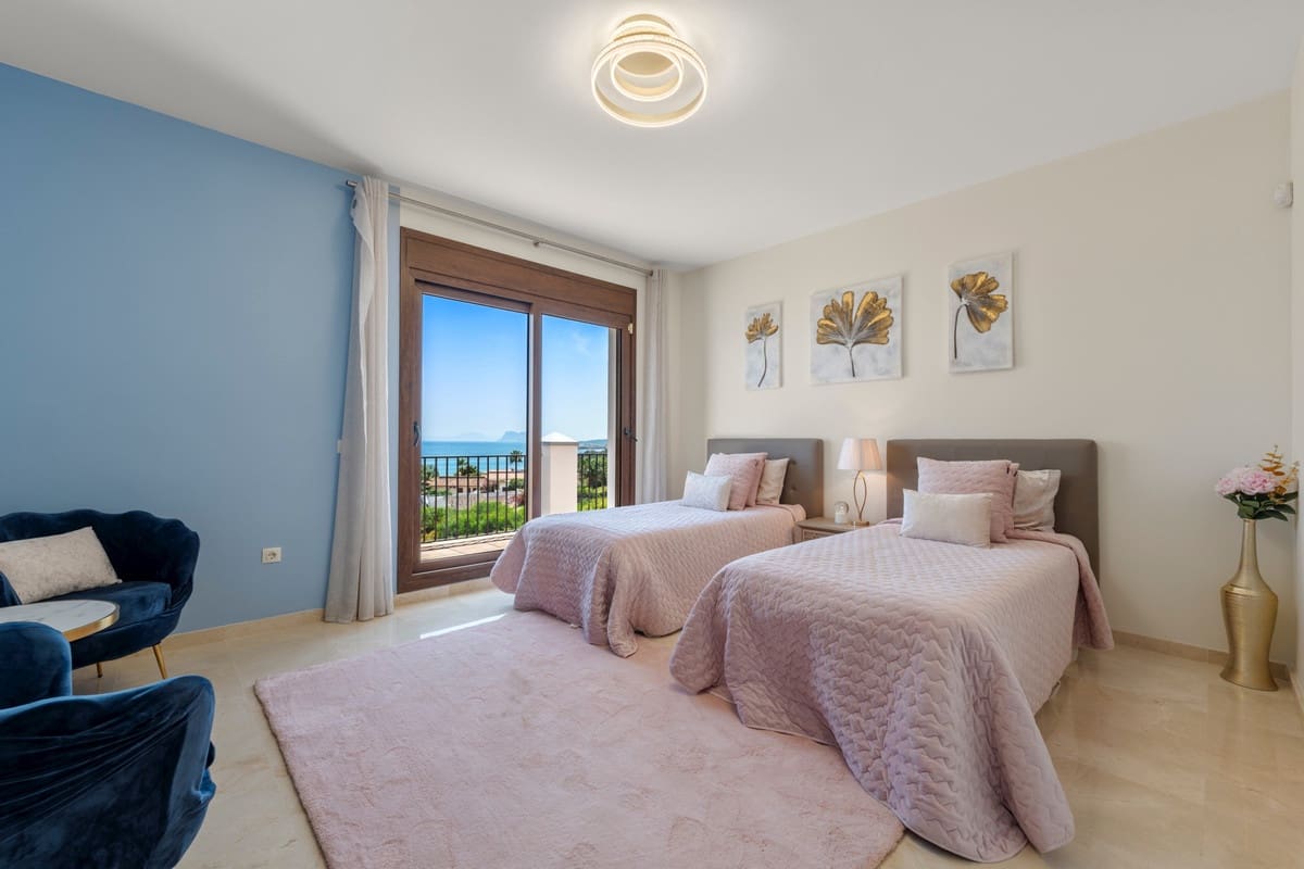 5 quarto Moradia para venda em Pueblo Nuevo de Guadiaro com piscina - 1 695 000 € (Ref: 8460094)