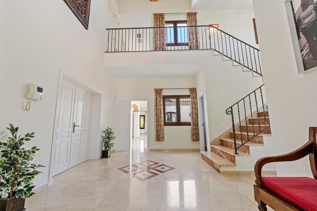 5 soveværelse Villa til salg i Pueblo Nuevo de Guadiaro, San Roque med swimmingpool - € 1.695.000 (Ref: 8460094)