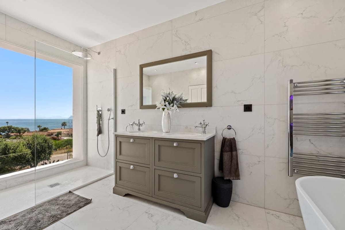 5 quarto Moradia para venda em Pueblo Nuevo de Guadiaro com piscina - 1 695 000 € (Ref: 8460094)