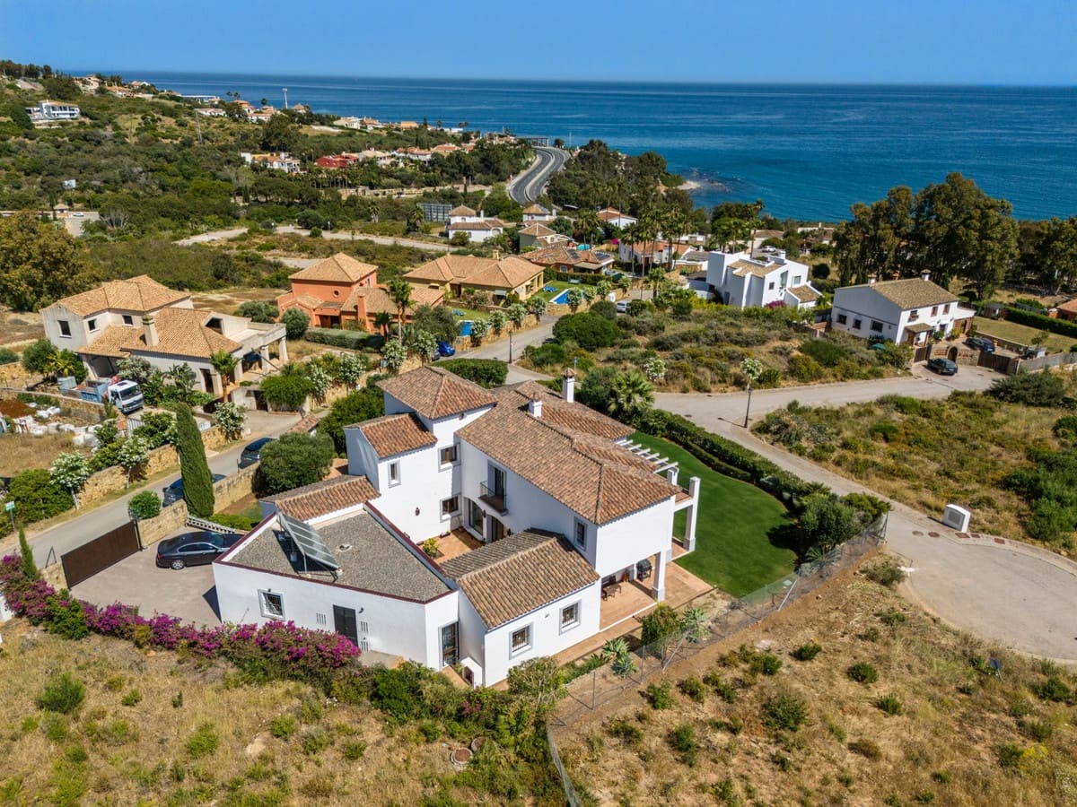 5 quarto Moradia para venda em Pueblo Nuevo de Guadiaro com piscina - 1 695 000 € (Ref: 8460094)