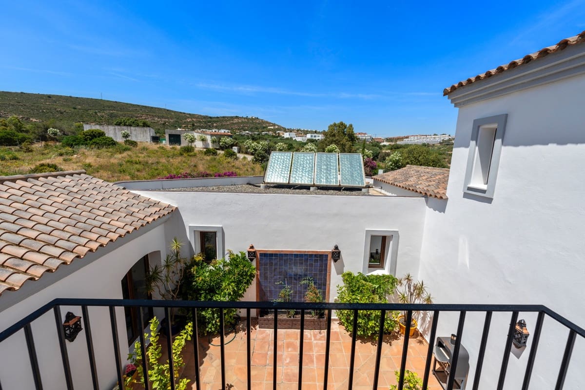 5 quarto Moradia para venda em Pueblo Nuevo de Guadiaro com piscina - 1 695 000 € (Ref: 8460094)