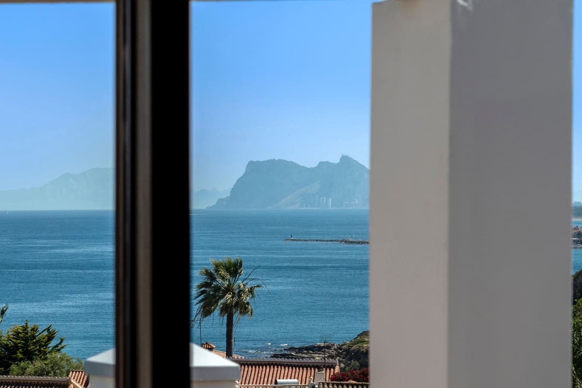 5 quarto Moradia para venda em Pueblo Nuevo de Guadiaro com piscina - 1 695 000 € (Ref: 8460094)