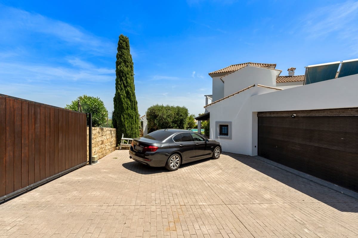 5 quarto Moradia para venda em Pueblo Nuevo de Guadiaro com piscina - 1 695 000 € (Ref: 8460094)