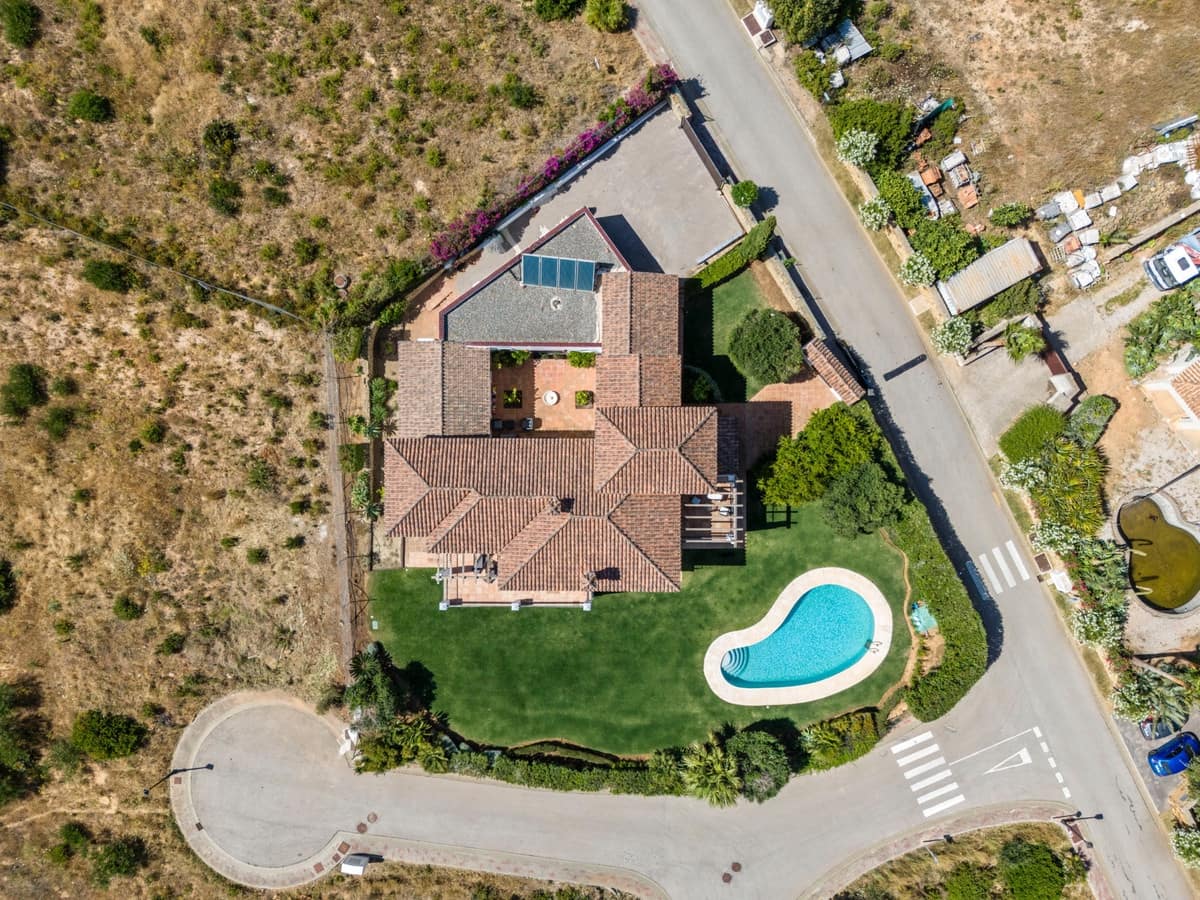 5 quarto Moradia para venda em Pueblo Nuevo de Guadiaro com piscina - 1 695 000 € (Ref: 8460094)