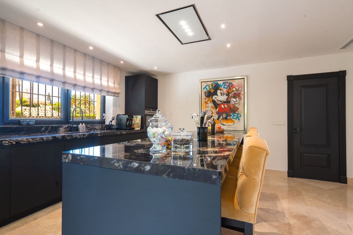 5 soveværelse Villa til salg i La Cala de Mijas med swimmingpool garage - € 4.250.000 (Ref: 8460102)