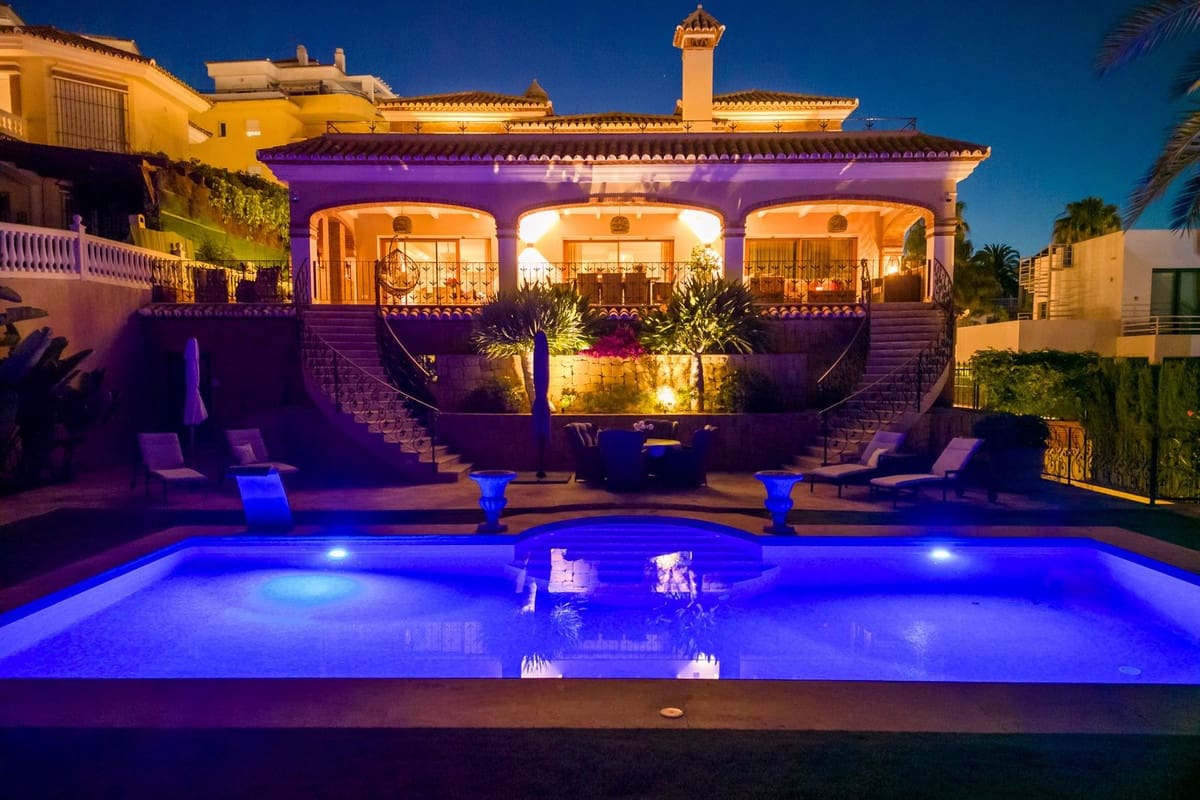 5 soveværelse Villa til salg i La Cala de Mijas med swimmingpool garage - € 4.250.000 (Ref: 8460102)