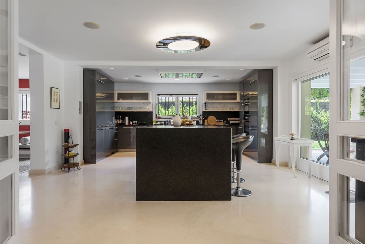 7 soveværelse Villa til salg i Sotogrande med swimmingpool garage - € 3.850.000 (Ref: 8461659)