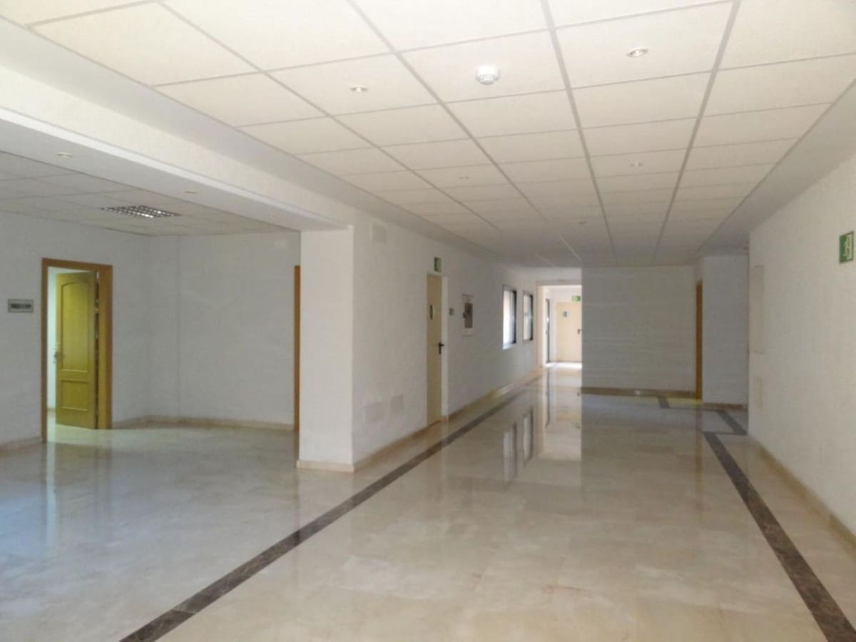 64 soveværelse Hotel til salg i Malaga by med swimmingpool - € 6.950.000 (Ref: 8474683)