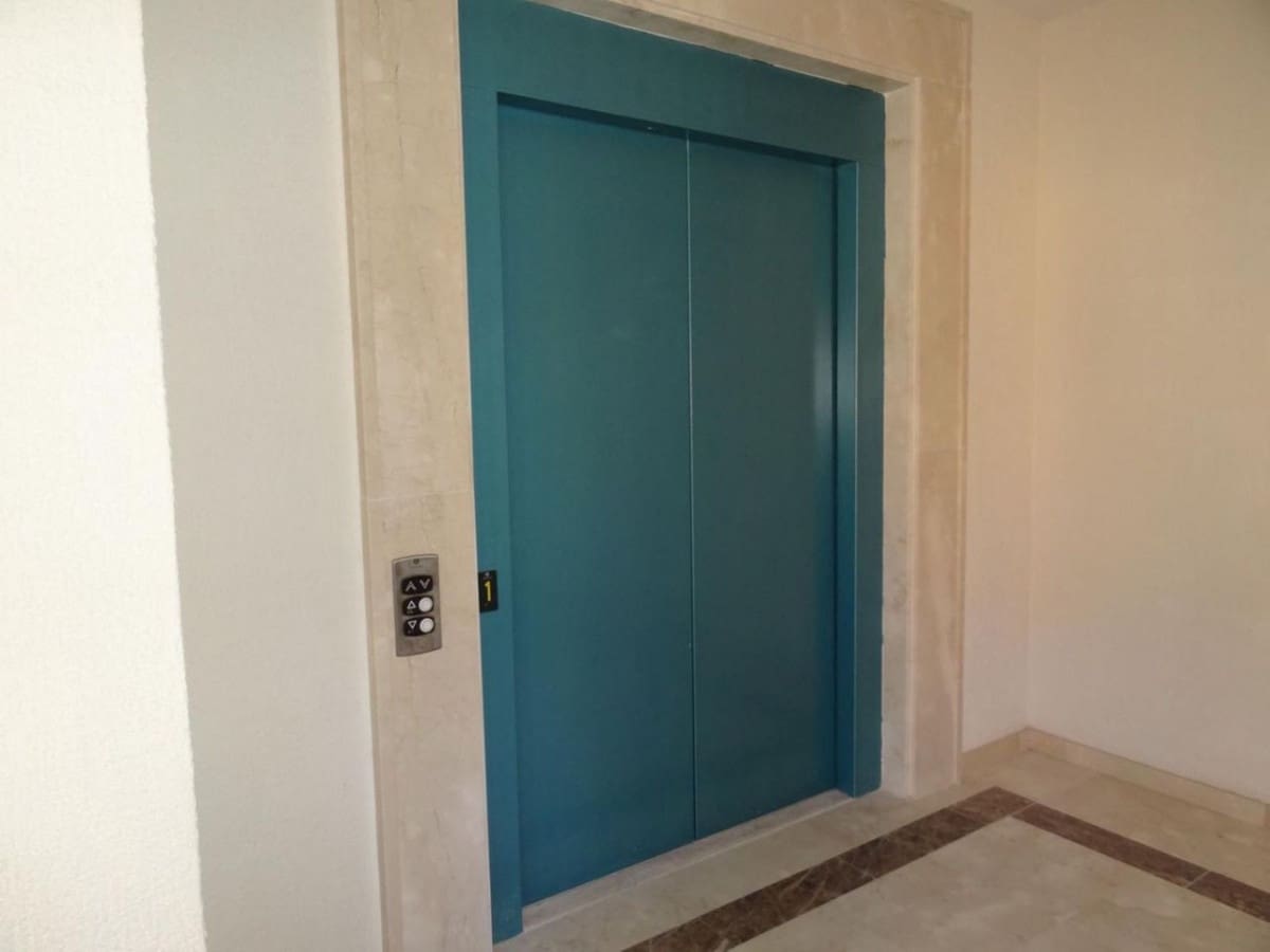 64 soveværelse Hotel til salg i Malaga by med swimmingpool - € 6.950.000 (Ref: 8474683)