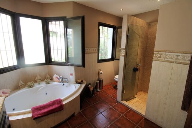 11 soveværelse Villa til salg i Lomas De Marbella, Marbella med swimmingpool - € 3.500.000 (Ref: 8474688)