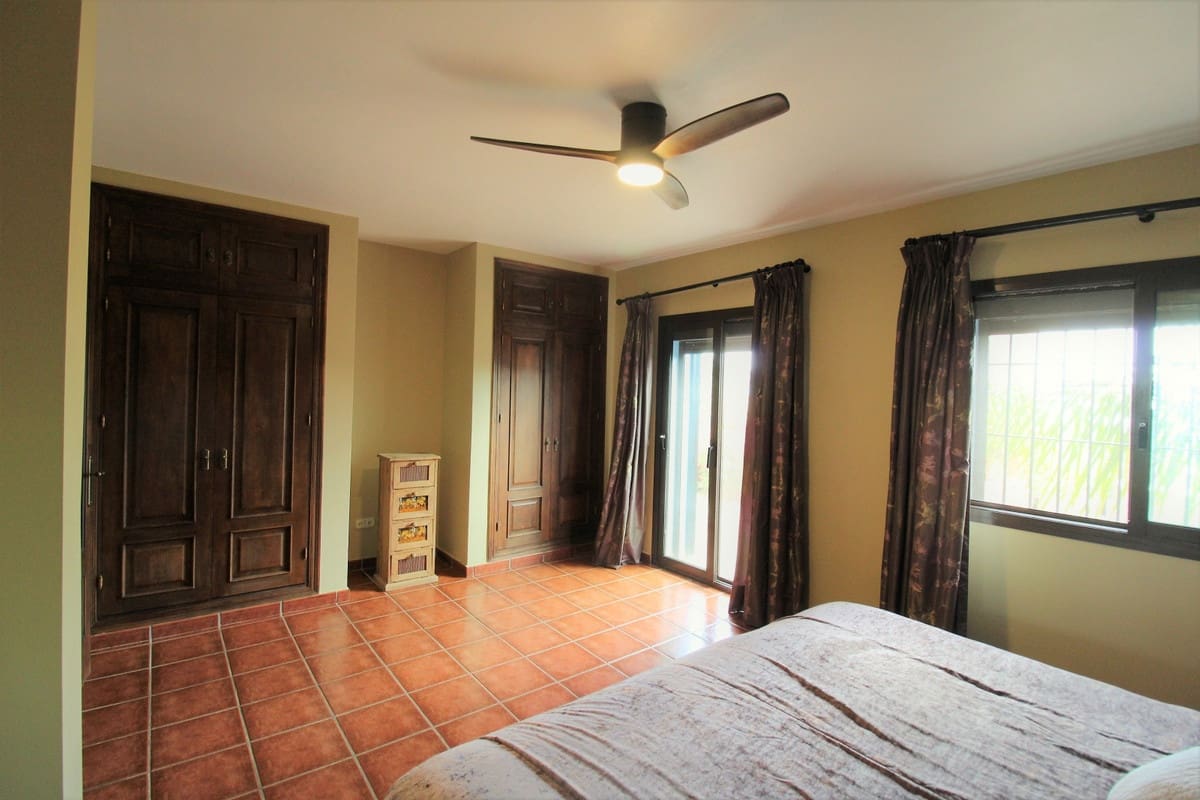 11 soveværelse Villa til salg i Marbella med swimmingpool - € 3.500.000 (Ref: 8474688)