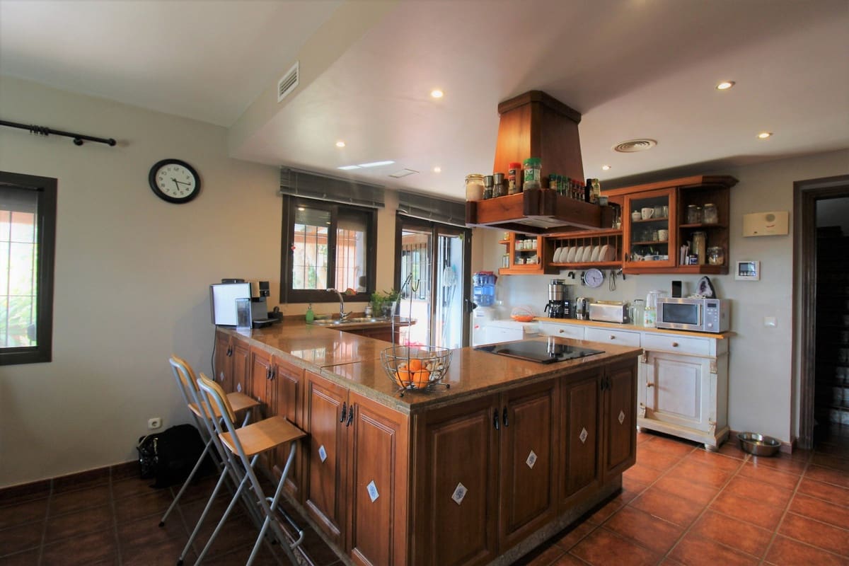 11 soveværelse Villa til salg i Marbella med swimmingpool - € 3.500.000 (Ref: 8474688)