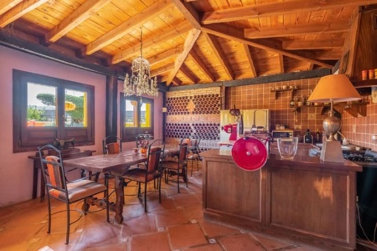 8 soveværelse Finca/Landehus til salg i Coin med swimmingpool garage - € 6.200.000 (Ref: 8474729)