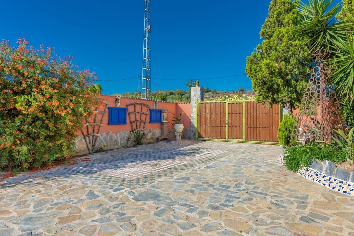 8 soveværelse Finca/Landehus til salg i Coin med swimmingpool garage - € 6.200.000 (Ref: 8474729)