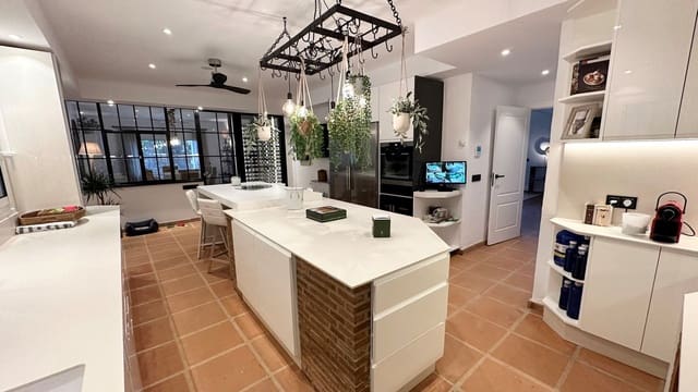 5 soverom Villa til salgs i El Paraiso, Estepona med svømmebasseng garasje - € 3 850 000 (Ref: 8474750)