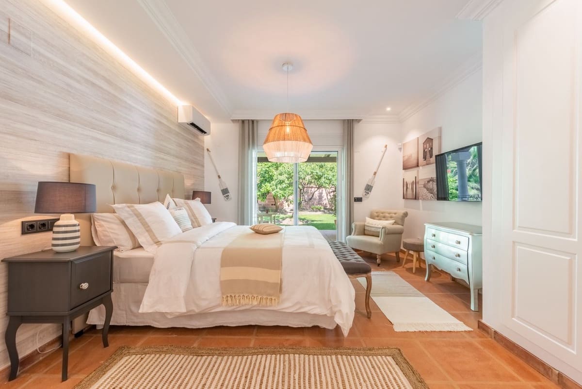 5 soverom Villa til salgs i El Paraiso med svømmebasseng garasje - € 3 850 000 (Ref: 8474750)