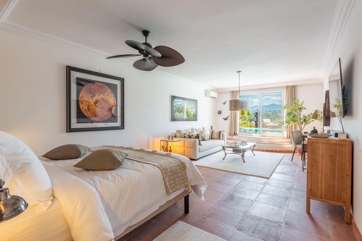 5 soverom Villa til salgs i El Paraiso med svømmebasseng garasje - € 3 850 000 (Ref: 8474750)