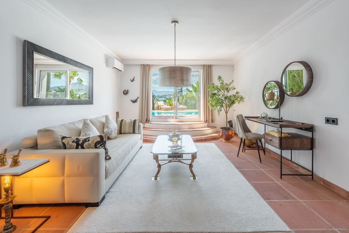 5 soverom Villa til salgs i El Paraiso med svømmebasseng garasje - € 3 850 000 (Ref: 8474750)