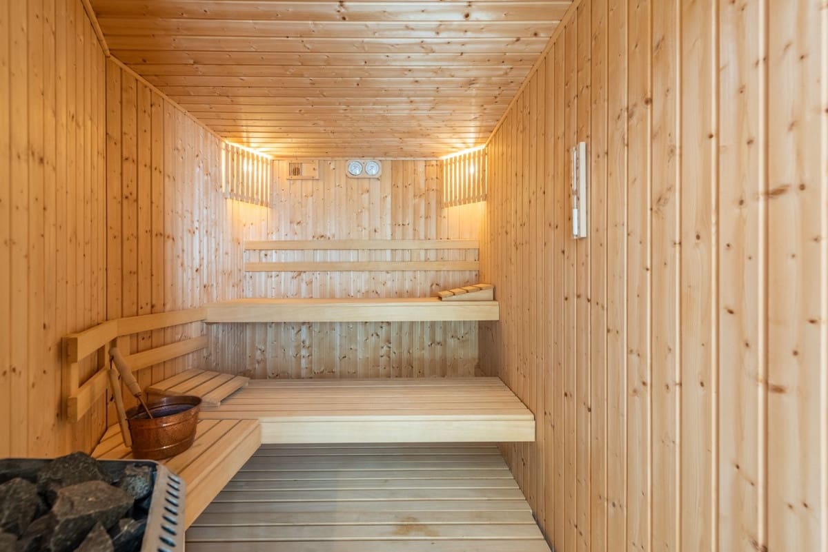 5 soverom Villa til salgs i El Paraiso med svømmebasseng garasje - € 3 850 000 (Ref: 8474750)