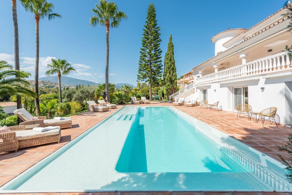 5 soverom Villa til salgs i El Paraiso med svømmebasseng garasje - € 3 850 000 (Ref: 8474750)