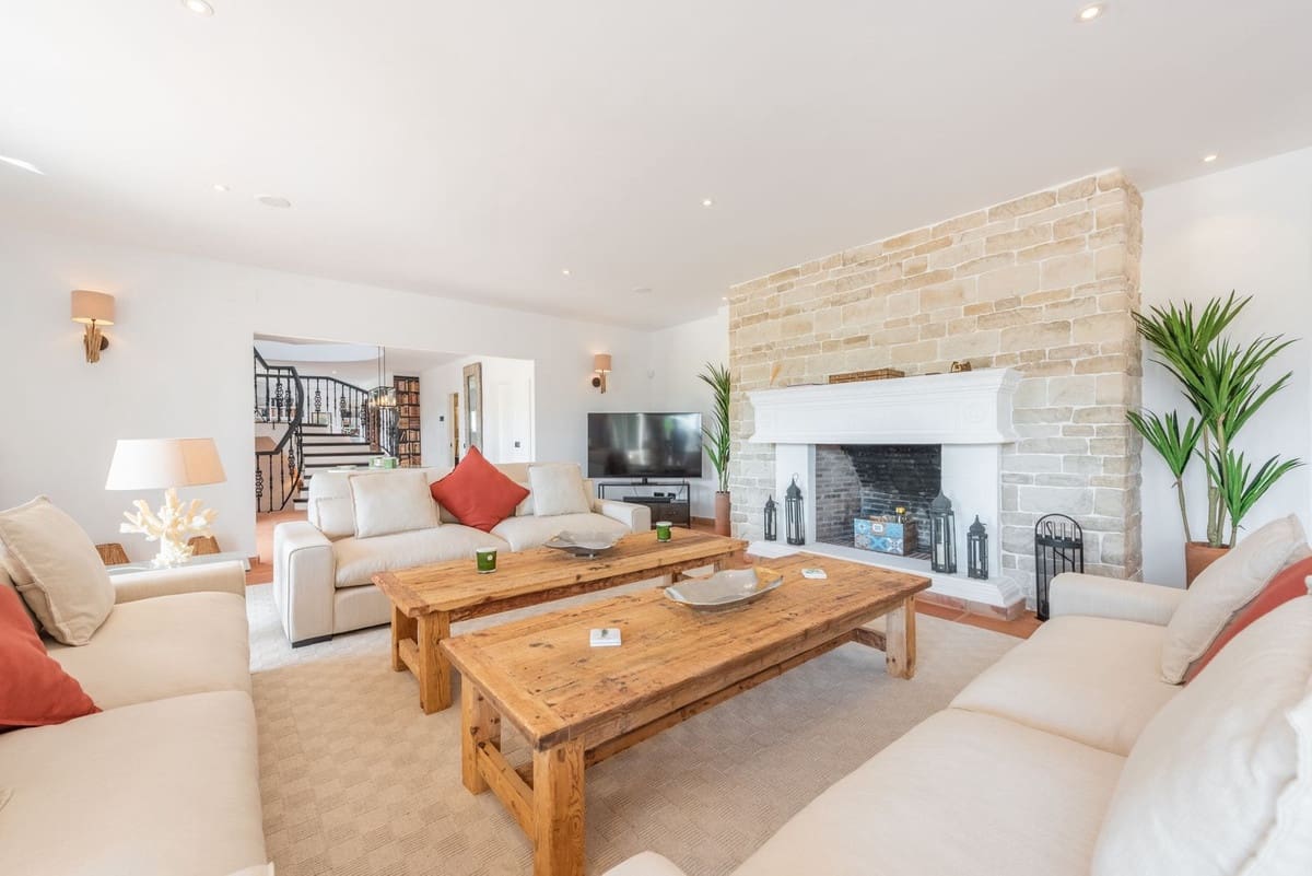 5 soverom Villa til salgs i El Paraiso med svømmebasseng garasje - € 3 850 000 (Ref: 8474750)