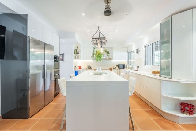 5 soverom Villa til salgs i El Paraiso, Estepona med svømmebasseng garasje - € 3 850 000 (Ref: 8474750)