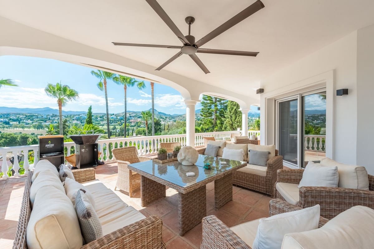 5 soverom Villa til salgs i El Paraiso med svømmebasseng garasje - € 3 850 000 (Ref: 8474750)