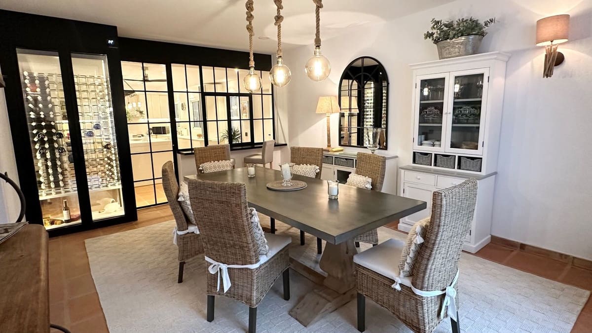 5 soverom Villa til salgs i El Paraiso med svømmebasseng garasje - € 3 850 000 (Ref: 8474750)