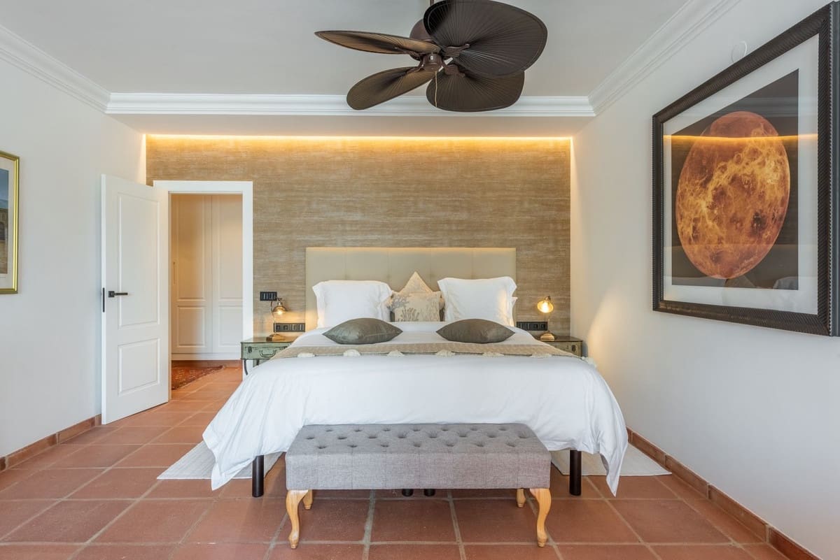 5 soverom Villa til salgs i El Paraiso med svømmebasseng garasje - € 3 850 000 (Ref: 8474750)