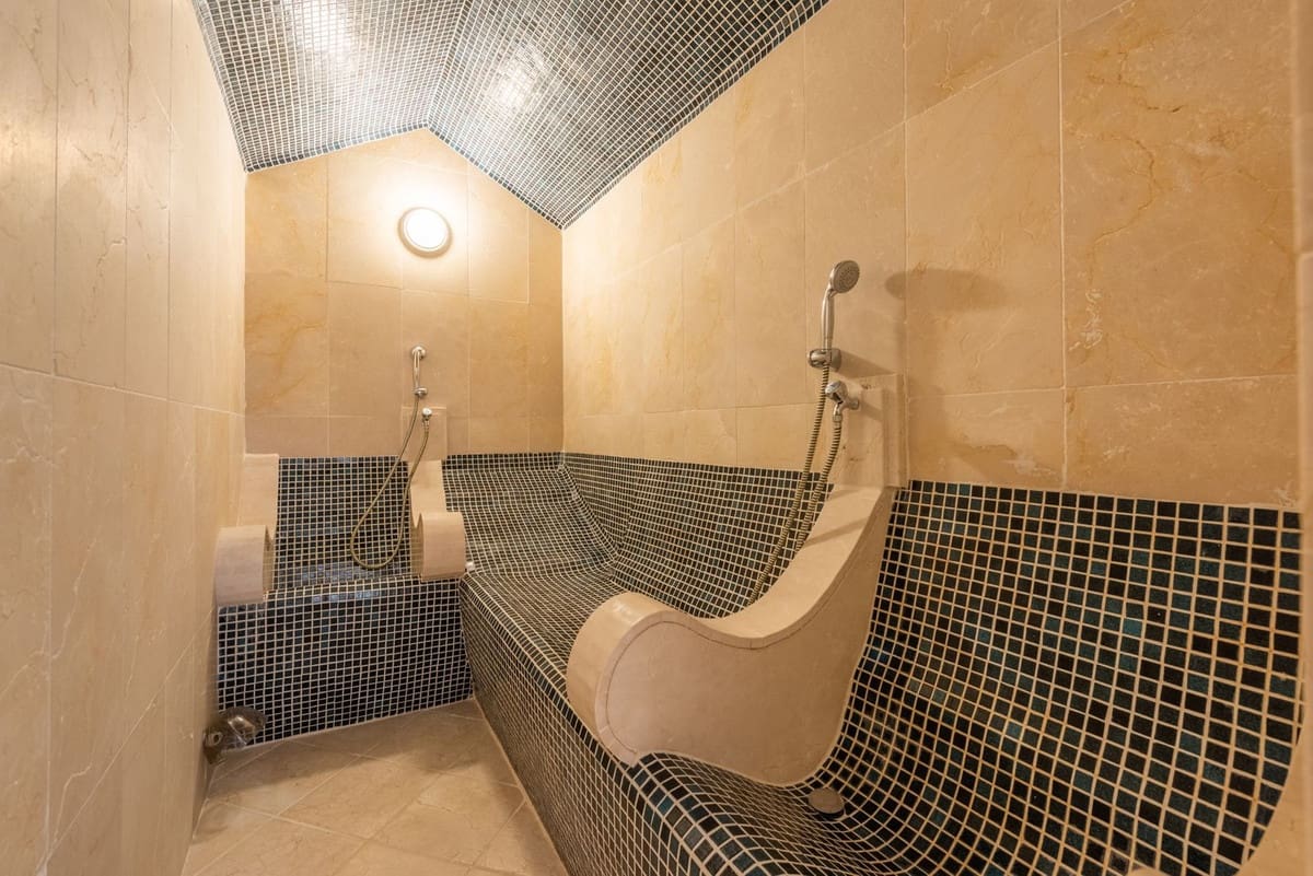 5 soverom Villa til salgs i El Paraiso med svømmebasseng garasje - € 3 850 000 (Ref: 8474750)