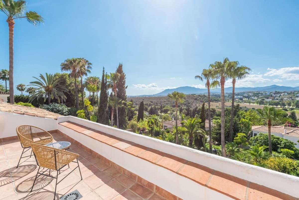 5 soverom Villa til salgs i El Paraiso med svømmebasseng garasje - € 3 850 000 (Ref: 8474750)