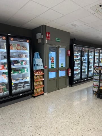 Commercieel te koop in Centro, Estepona - € 3.027.060 (Ref: 8474823)