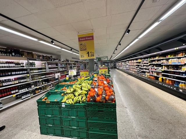 Commercieel te koop in Centro, Estepona - € 3.027.060 (Ref: 8474823)