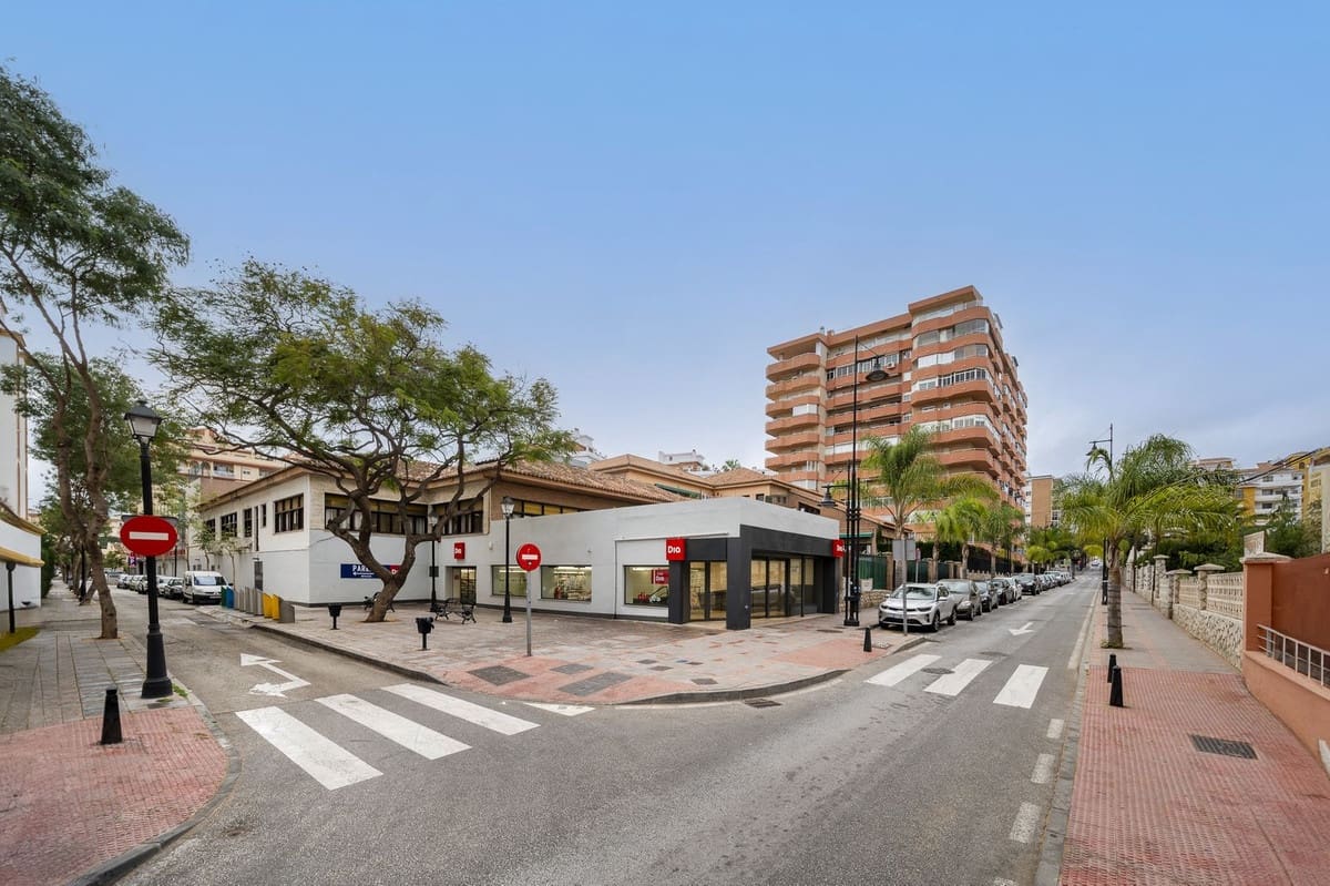 Yritys myytävänä paikassa Fuengirola mukana 
autotalli - 4 500 000 € (Ref: 8474862)