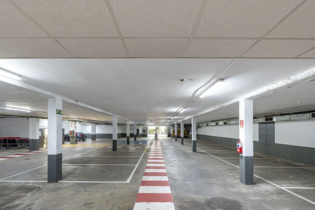 Yritys myytävänä paikassa Fuengirola mukana 
autotalli - 4 500 000 € (Ref: 8474862)