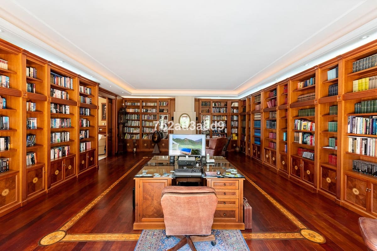 12 soverom Villa til salgs i La Zagaleta med svømmebasseng garasje - € 10 000 000 (Ref: 8474890)