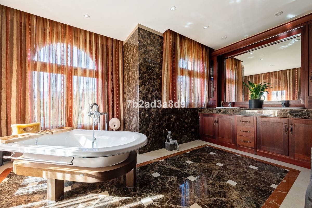 12 soverom Villa til salgs i La Zagaleta med svømmebasseng garasje - € 10 000 000 (Ref: 8474890)