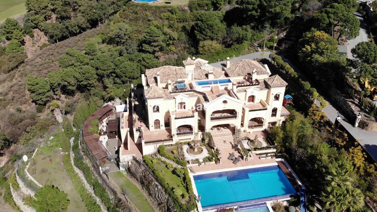 12 soverom Villa til salgs i La Zagaleta med svømmebasseng garasje - € 10 000 000 (Ref: 8474890)