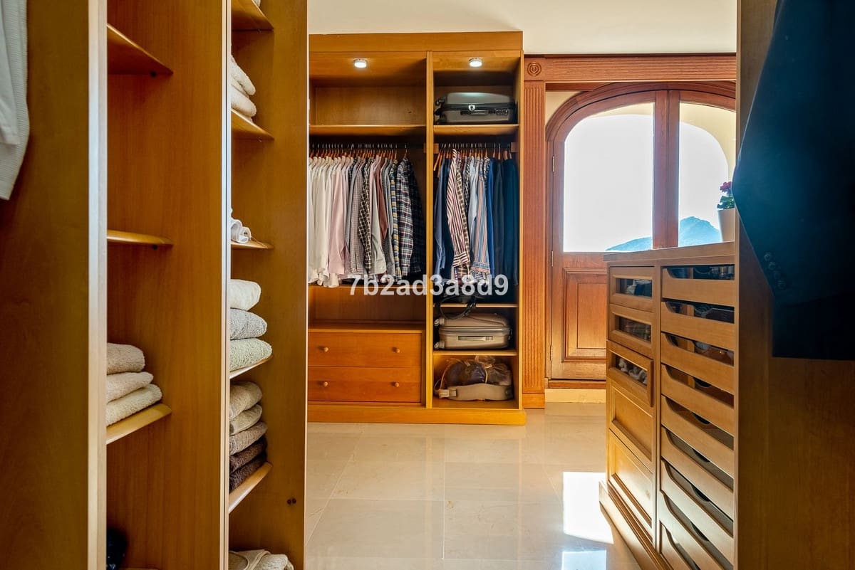 12 soverom Villa til salgs i La Zagaleta med svømmebasseng garasje - € 10 000 000 (Ref: 8474890)