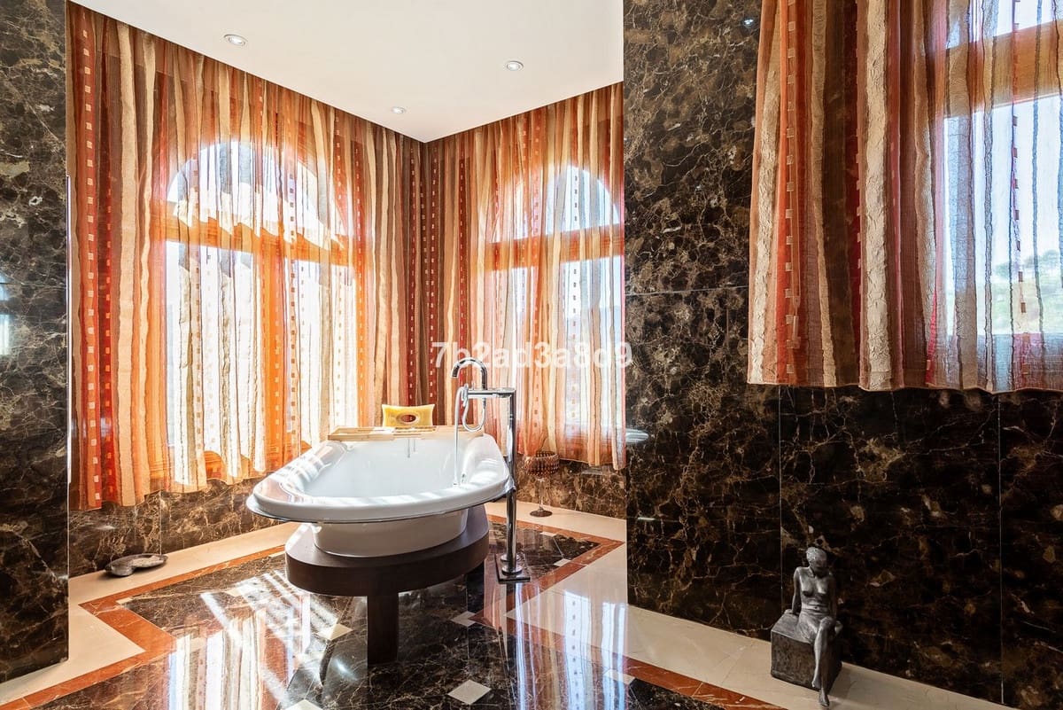 12 soverom Villa til salgs i La Zagaleta med svømmebasseng garasje - € 10 000 000 (Ref: 8474890)