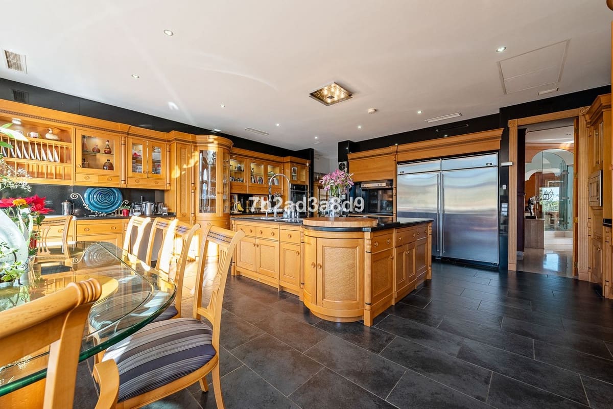 12 soverom Villa til salgs i La Zagaleta med svømmebasseng garasje - € 10 000 000 (Ref: 8474890)