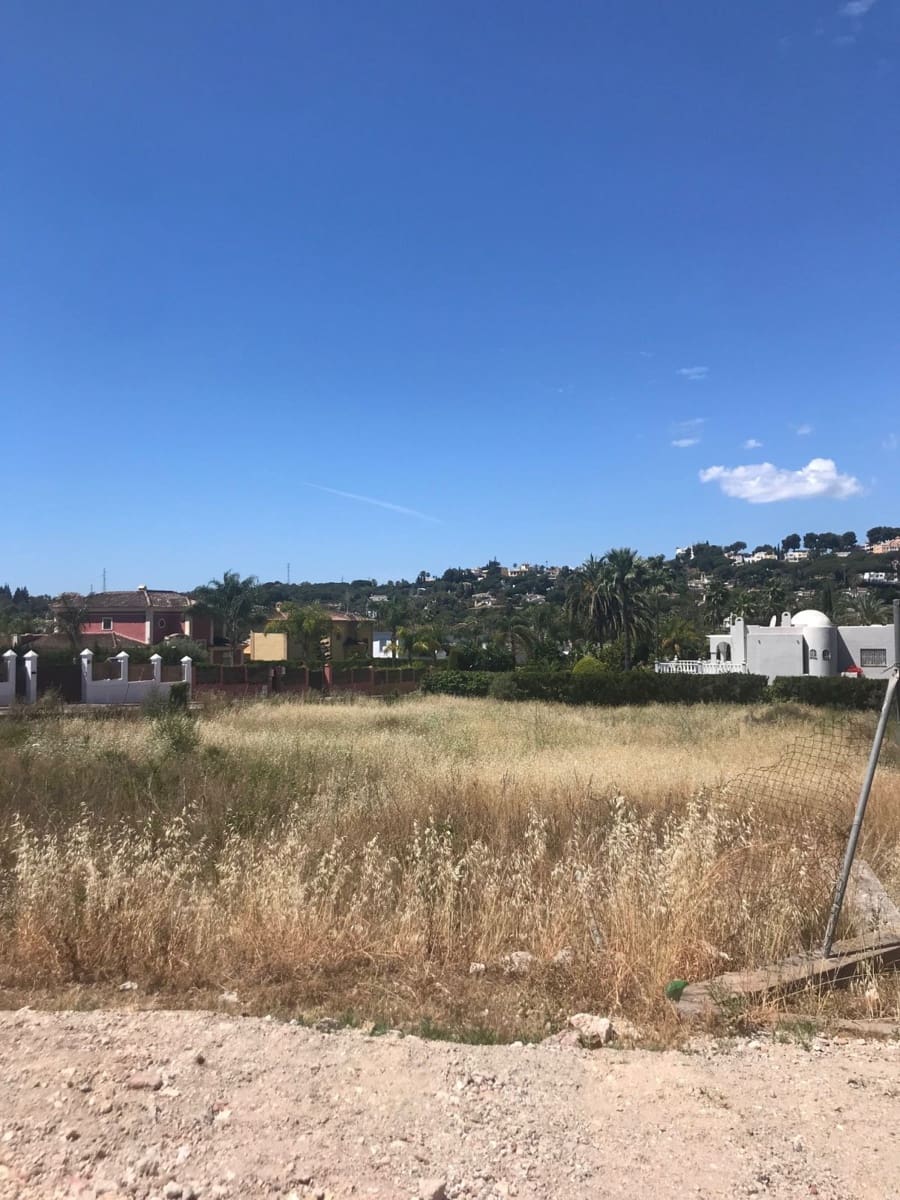 Grunde uden byggetilladelser til salg i Nueva Andalucia - € 3.000.000 (Ref: 8474909)