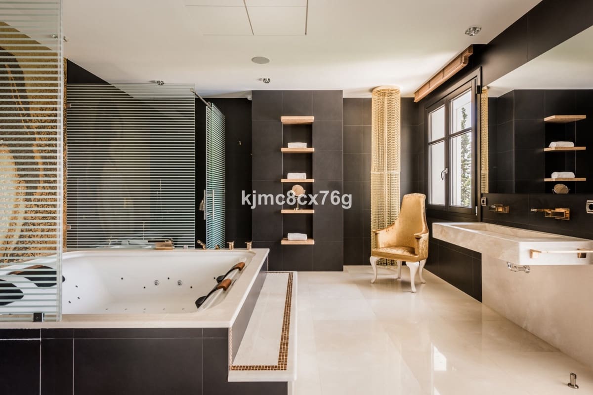 7 soverom Villa til salgs i Marbella med svømmebasseng garasje - € 9 500 000 (Ref: 8474944)