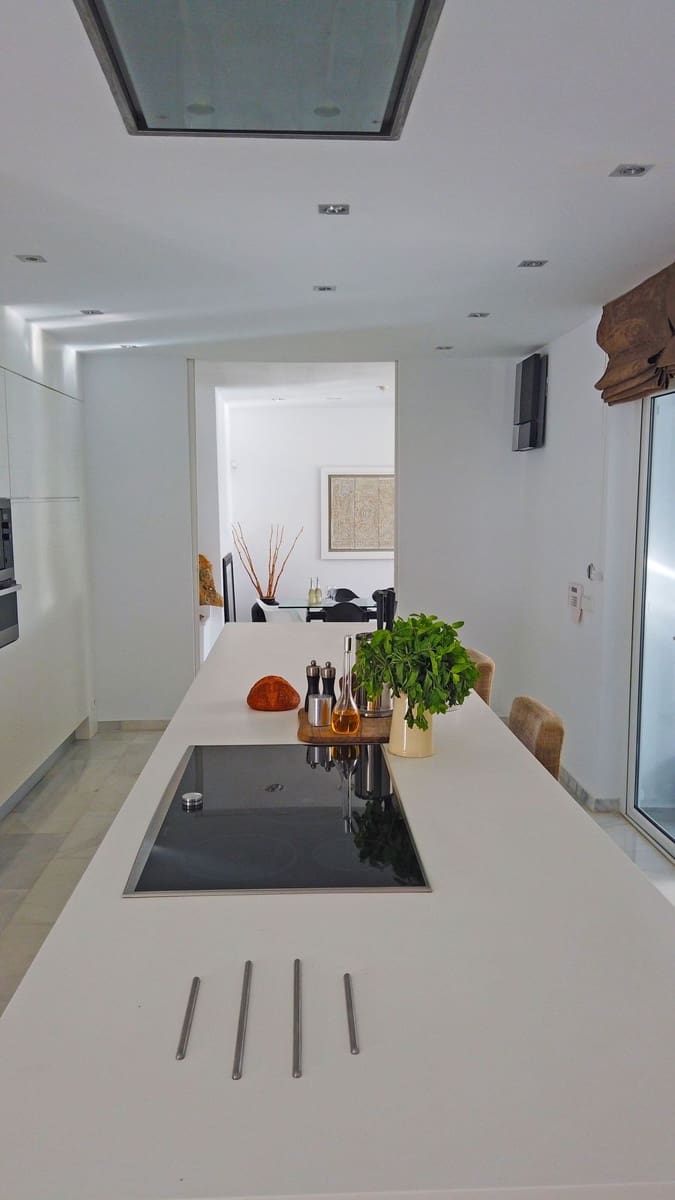 7 soveværelse Villa til salg i Marbella med swimmingpool garage - € 4.195.000 (Ref: 8474947)