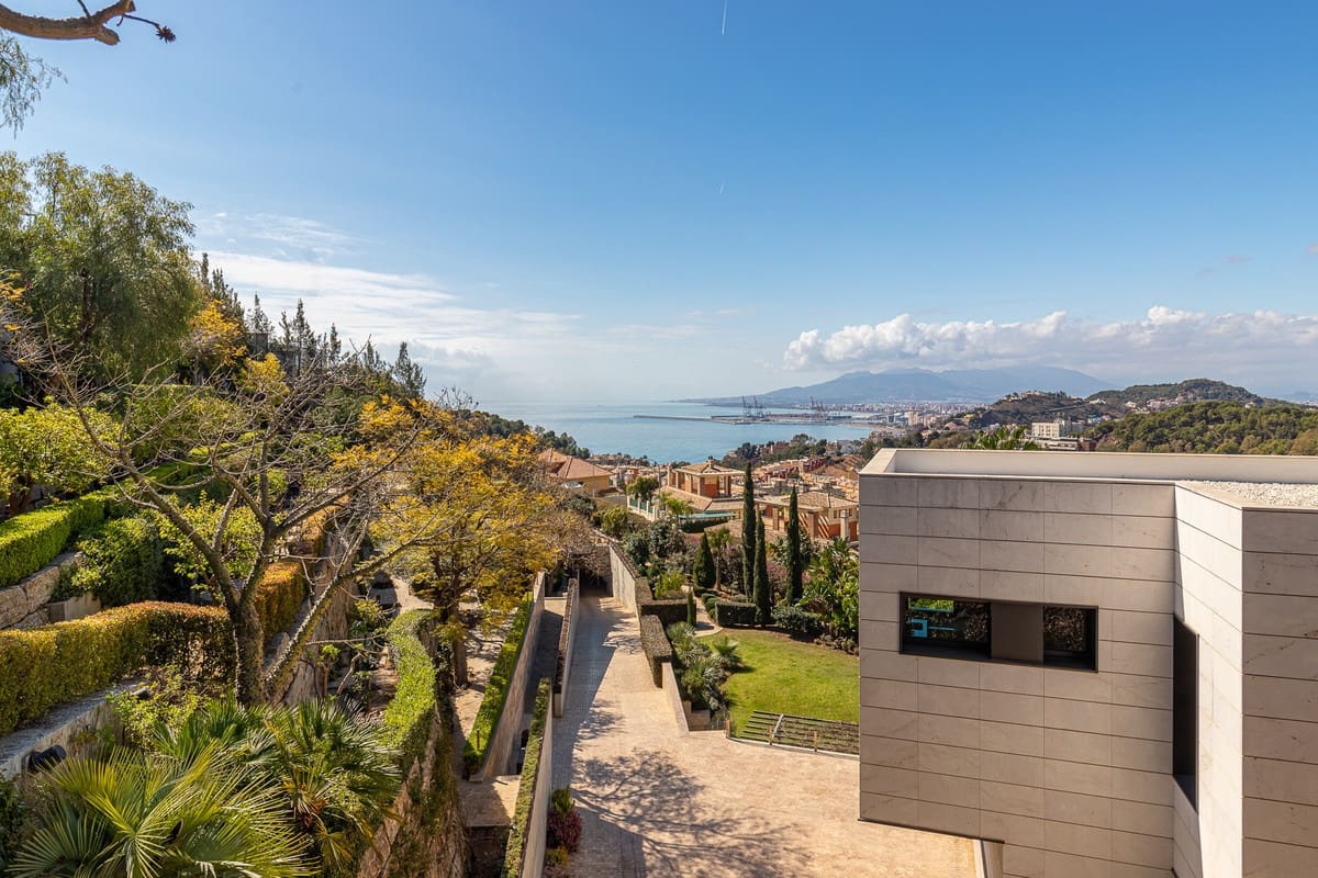 8 soverom Villa til salgs i Malaga by med svømmebasseng - € 15 000 000 (Ref: 8474951)