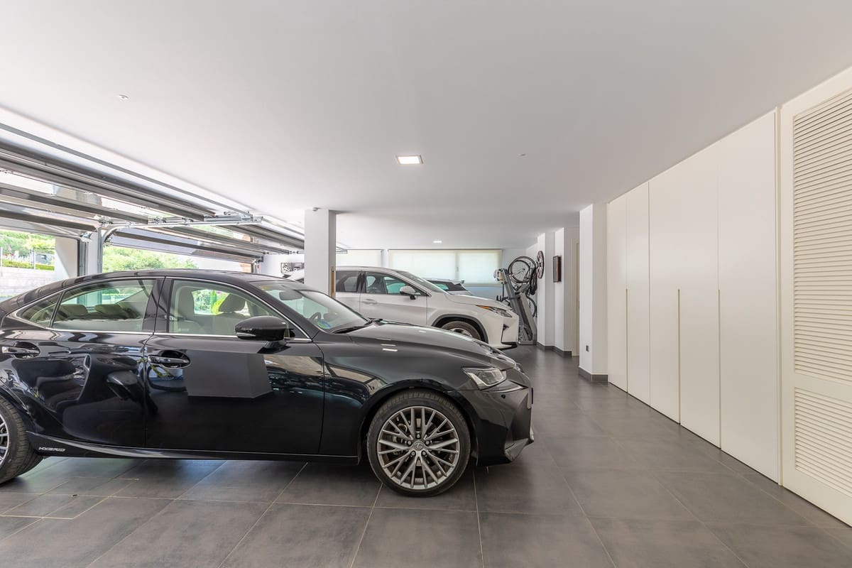 8 soverom Villa til salgs i Malaga by med svømmebasseng - € 15 000 000 (Ref: 8474951)