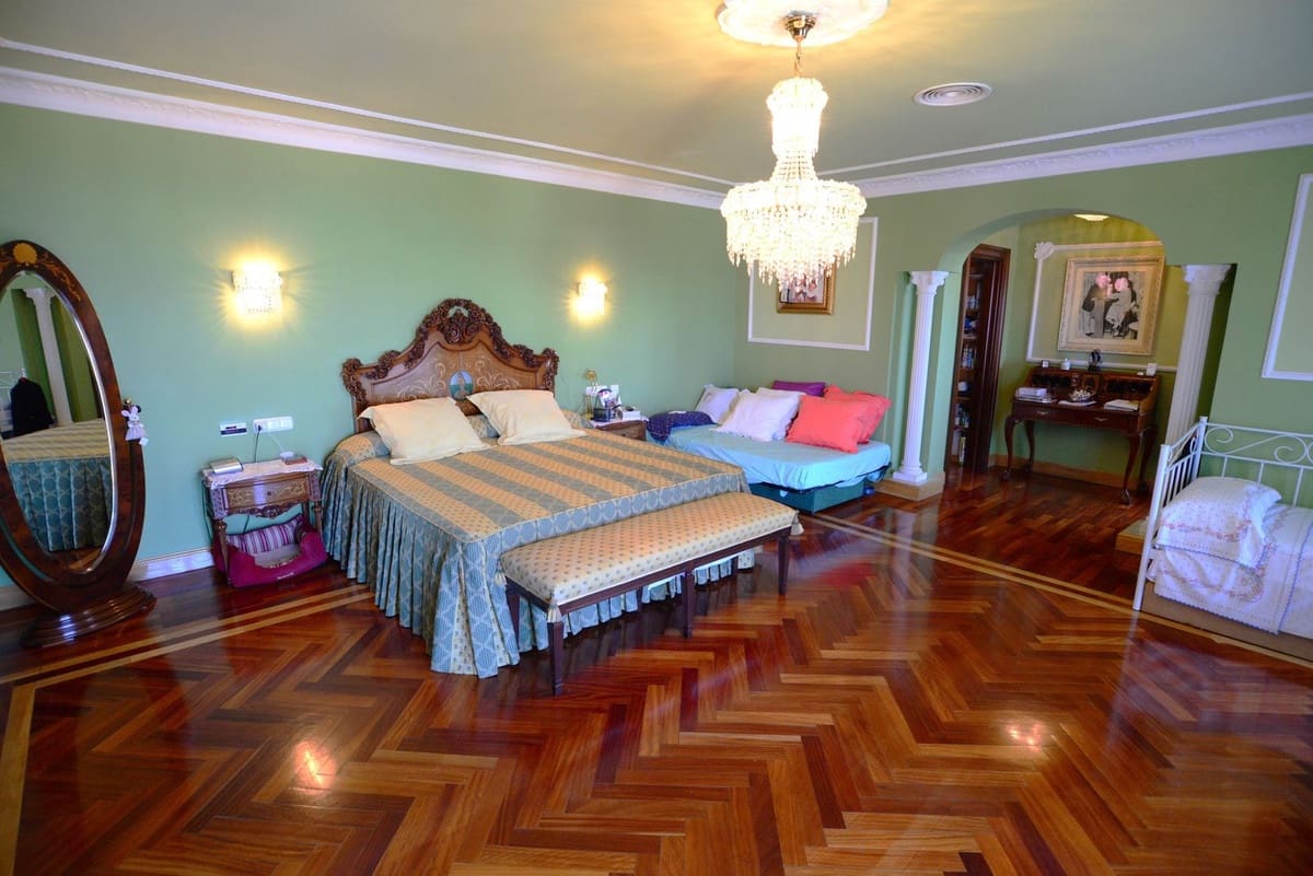 6 soverom Villa til salgs i Malaga by med svømmebasseng - € 3 150 000 (Ref: 8474966)