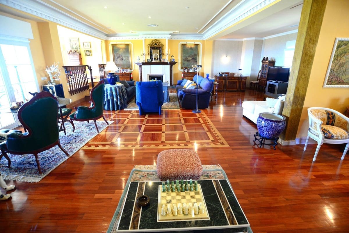 6 soverom Villa til salgs i Malaga by med svømmebasseng - € 3 150 000 (Ref: 8474966)