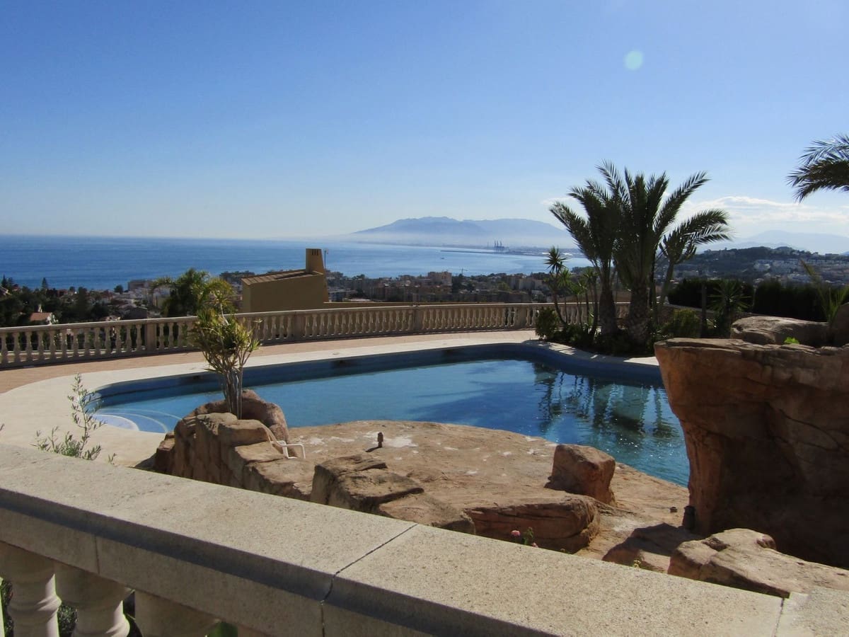 6 soverom Villa til salgs i Malaga by med svømmebasseng - € 3 150 000 (Ref: 8474966)