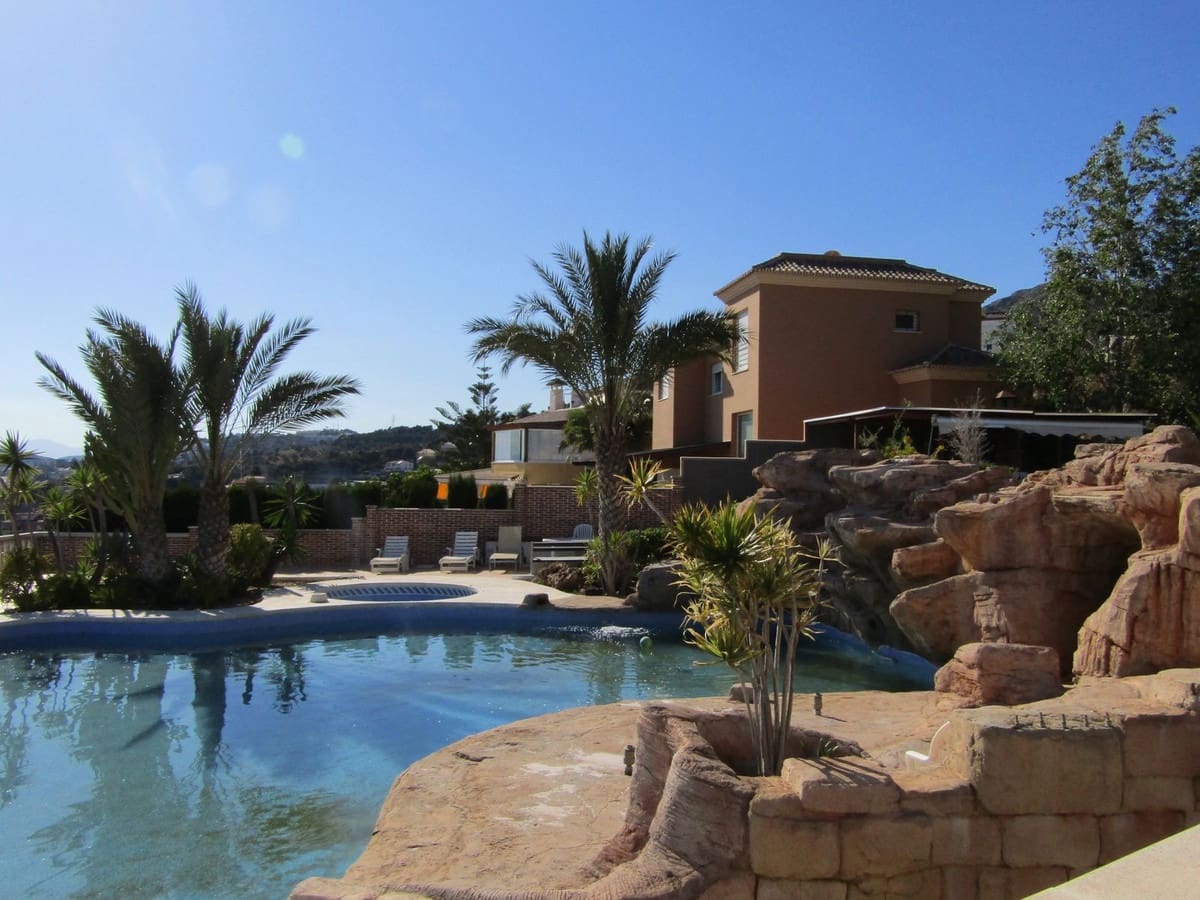 6 soverom Villa til salgs i Malaga by med svømmebasseng - € 3 150 000 (Ref: 8474966)